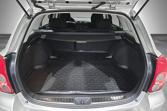 Toyota Avensis 6 of 18