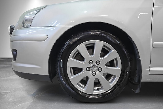 Toyota Avensis 7 of 18