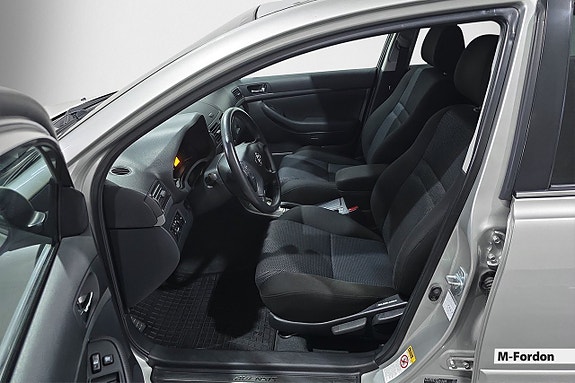 Toyota Avensis 8 of 18