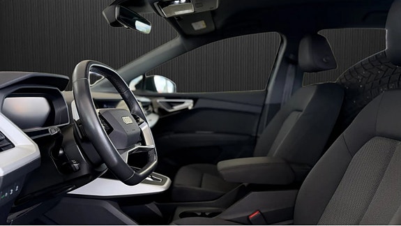 Audi Q4 e-tron 6 of 8