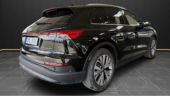 Audi Q4 e-tron 4 of 5