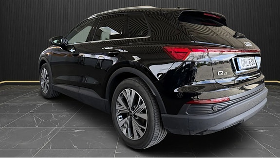 Audi Q4 e-tron 3 of 5