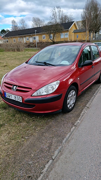 Peugeot 307 2 of 5