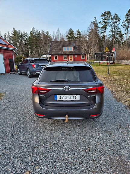 Toyota Avensis 3 of 5