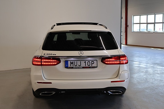 Mercedes-Benz E300 de 8 of 25