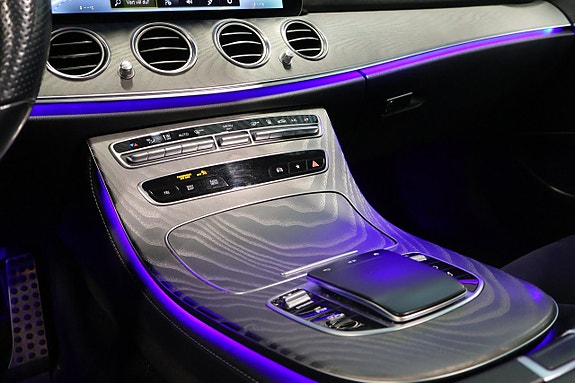 Mercedes-Benz E300 de 18 of 25