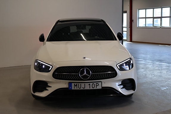 Mercedes-Benz E300 de 2 of 25