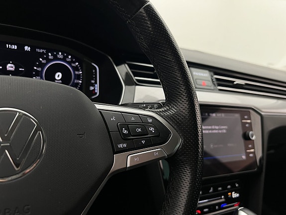 Volkswagen Passat 19 of 30