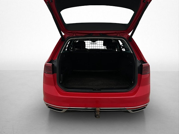 Volkswagen Passat 30 of 30