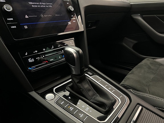 Volkswagen Passat 25 of 30