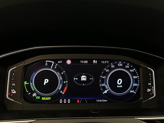 Volkswagen Passat 17 of 30