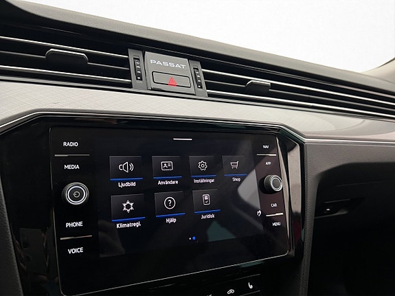 Volkswagen Passat 23 of 30