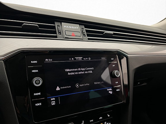 Volkswagen Passat 22 of 30