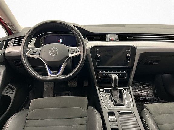 Volkswagen Passat 13 of 30