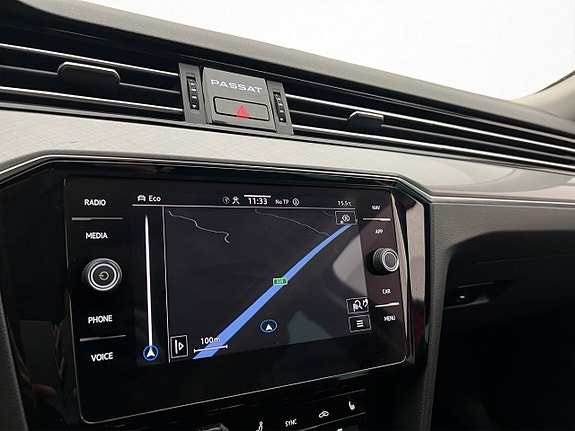 Volkswagen Passat 21 of 30
