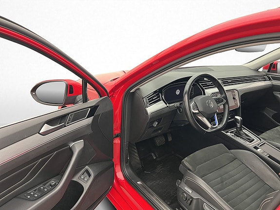 Volkswagen Passat 11 of 30