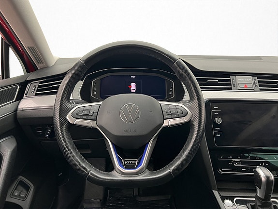 Volkswagen Passat 14 of 30