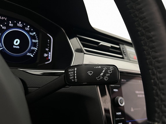 Volkswagen Passat 18 of 30