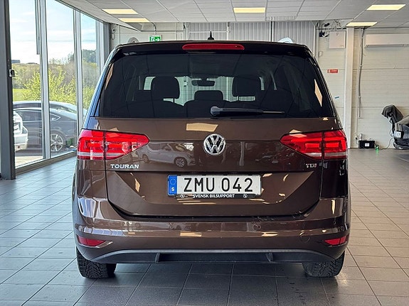 Volkswagen Touran 4 of 5