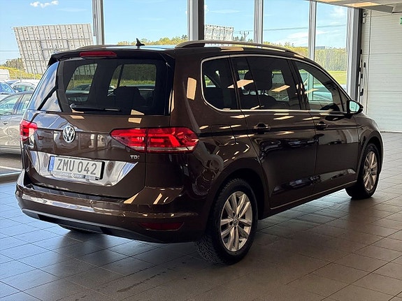Volkswagen Touran 3 of 5