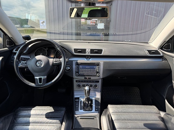 Volkswagen Passat 12 of 18