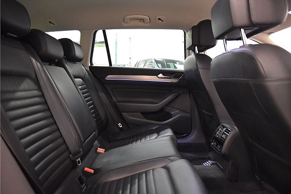 Volkswagen Passat 13 of 26