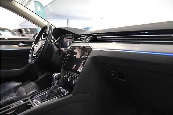 Volkswagen Passat 9 of 26