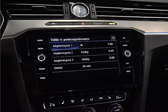 Volkswagen Passat 17 of 26