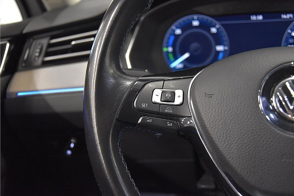 Volkswagen Passat 10 of 26