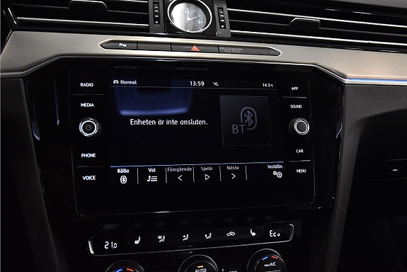 Volkswagen Passat 16 of 26