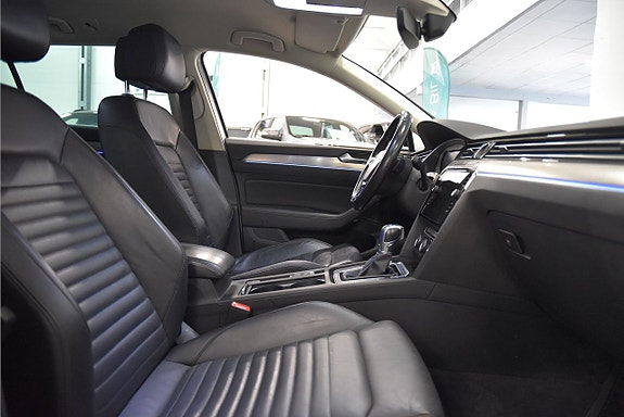 Volkswagen Passat 12 of 26