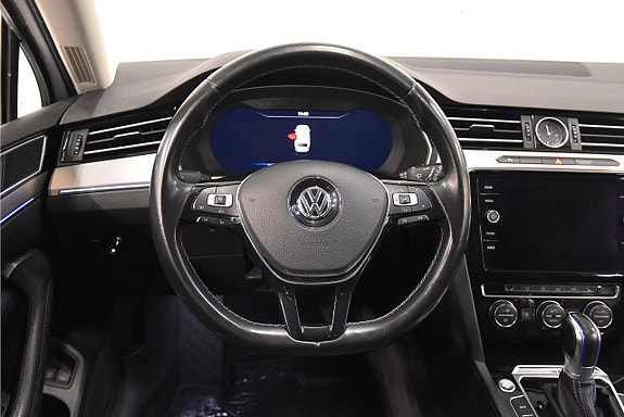 Volkswagen Passat 2 of 26