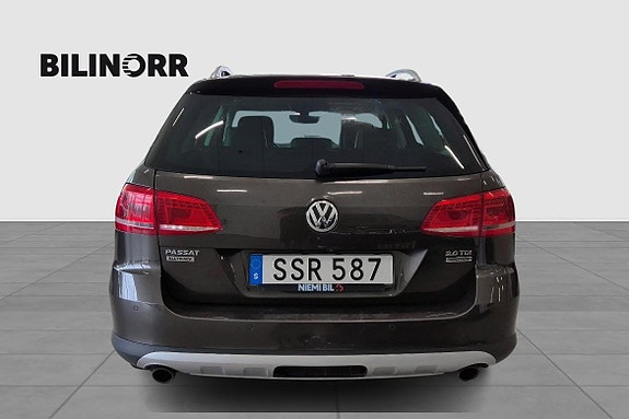 Volkswagen Passat Alltrack 4 of 5