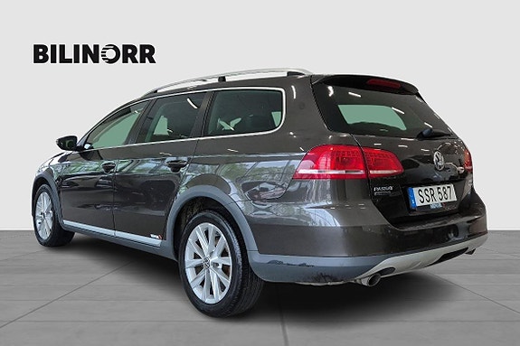 Volkswagen Passat Alltrack 2 of 5