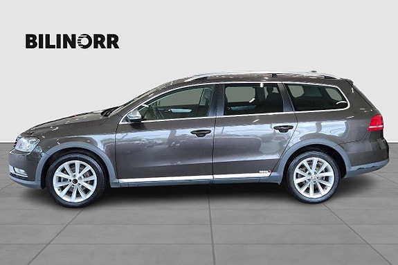 Volkswagen Passat Alltrack 3 of 5