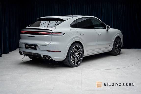 Porsche Cayenne 5 of 5