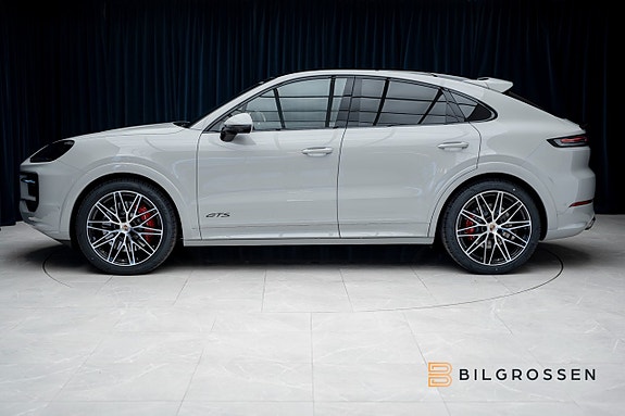 Porsche Cayenne 2 of 5