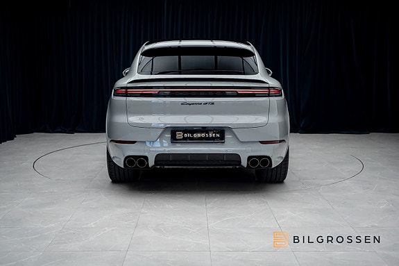 Porsche Cayenne 4 of 5