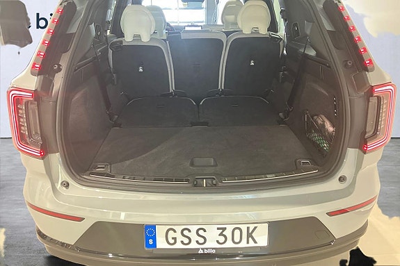 Volvo EX90 17 of 23