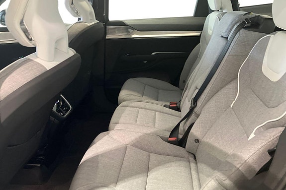 Volvo EX90 13 of 23
