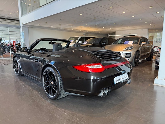 Porsche 911 Carrera 4S 3 of 5