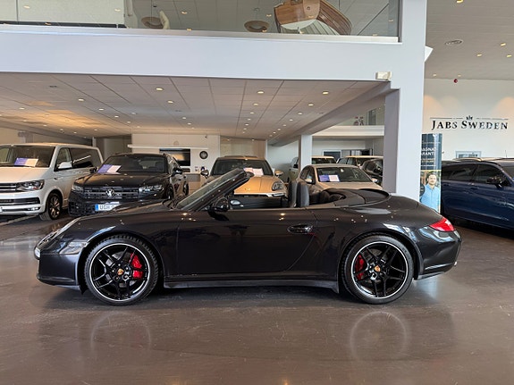 Porsche 911 Carrera 4S 2 of 5