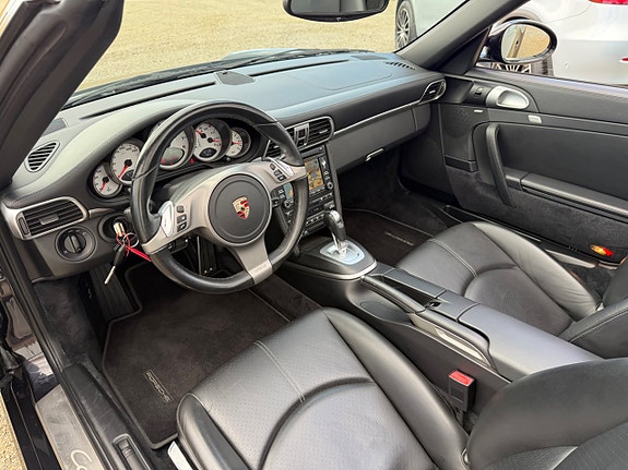 Porsche 911 Carrera 4S 5 of 5