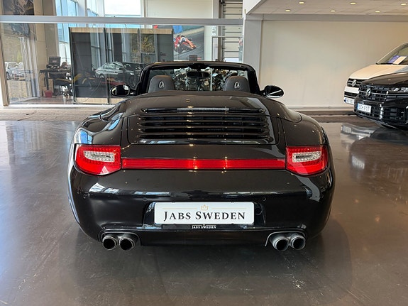 Porsche 911 Carrera 4S 4 of 5