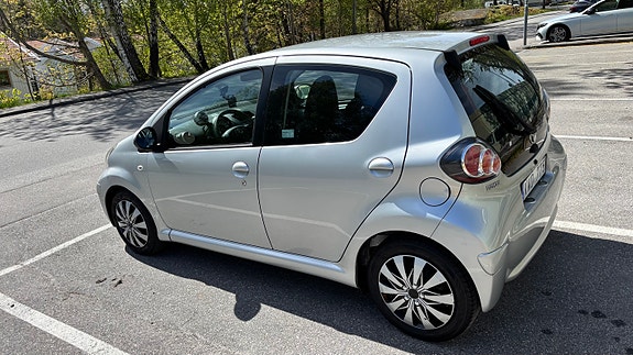 Toyota Aygo 2 of 13