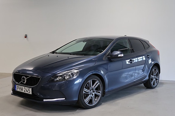 Volvo V40 2 of 5