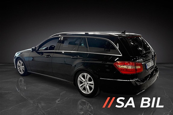 Mercedes-Benz E220 4 of 5