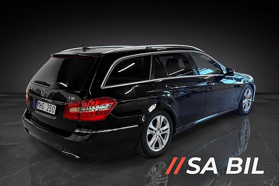 Mercedes-Benz E220 3 of 5