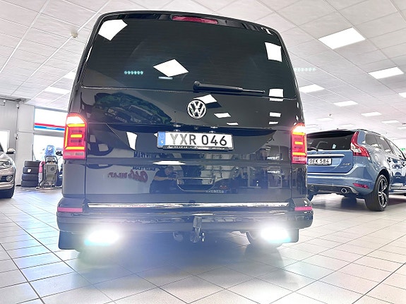 Volkswagen Multivan 8 of 30