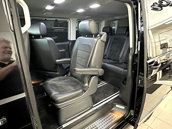 Volkswagen Multivan 25 of 30